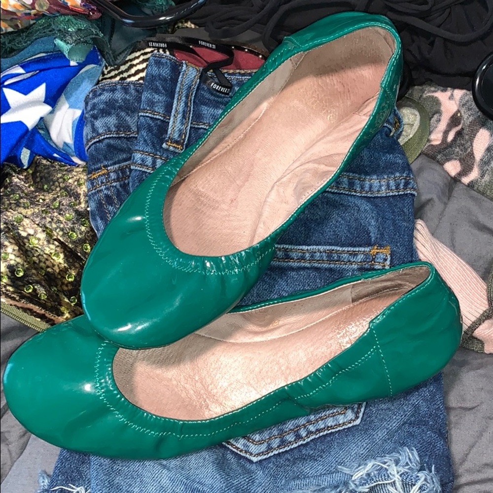 Flat shoes